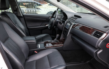 Toyota Camry, 2017 год, 2 298 000 рублей, 10 фотография