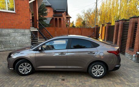 Hyundai Solaris II рестайлинг, 2021 год, 1 730 000 рублей, 2 фотография