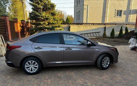 Hyundai Solaris II рестайлинг, 2021 год, 1 730 000 рублей, 3 фотография