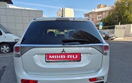 Mitsubishi Outlander III рестайлинг 3, 2013 год, 999 999 рублей, 7 фотография