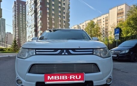 Mitsubishi Outlander III рестайлинг 3, 2013 год, 999 999 рублей, 3 фотография