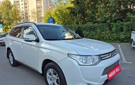 Mitsubishi Outlander III рестайлинг 3, 2013 год, 999 999 рублей, 6 фотография