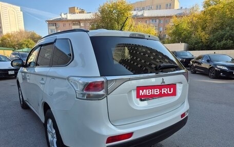 Mitsubishi Outlander III рестайлинг 3, 2013 год, 999 999 рублей, 5 фотография