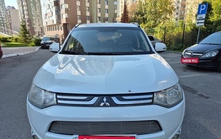 Mitsubishi Outlander III рестайлинг 3, 2013 год, 999 999 рублей, 2 фотография