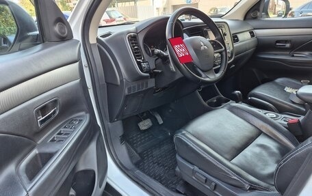 Mitsubishi Outlander III рестайлинг 3, 2013 год, 999 999 рублей, 11 фотография