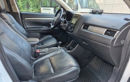 Mitsubishi Outlander III рестайлинг 3, 2013 год, 999 999 рублей, 17 фотография