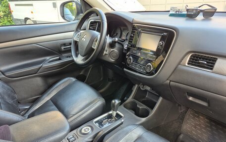 Mitsubishi Outlander III рестайлинг 3, 2013 год, 999 999 рублей, 16 фотография