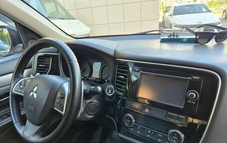 Mitsubishi Outlander III рестайлинг 3, 2013 год, 999 999 рублей, 19 фотография