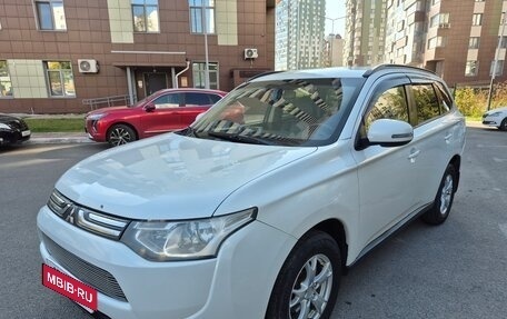 Mitsubishi Outlander III рестайлинг 3, 2013 год, 999 999 рублей, 23 фотография