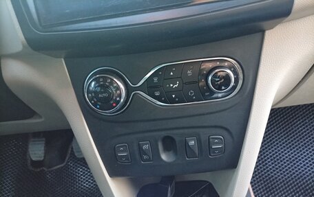 Renault Logan II, 2014 год, 650 000 рублей, 14 фотография