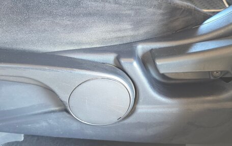 Mitsubishi Grandis, 2005 год, 750 000 рублей, 28 фотография