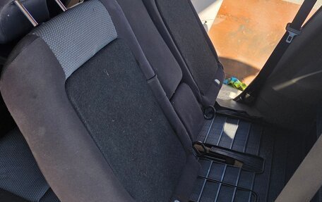 Mitsubishi Grandis, 2005 год, 750 000 рублей, 39 фотография