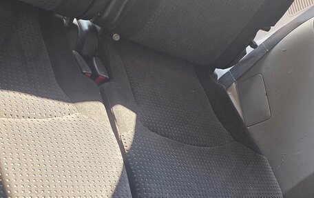Mitsubishi Grandis, 2005 год, 750 000 рублей, 40 фотография