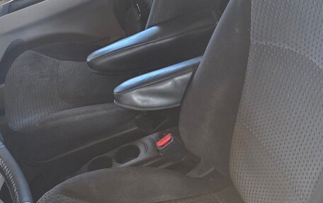 Mitsubishi Grandis, 2005 год, 750 000 рублей, 37 фотография