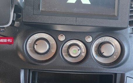 Mitsubishi Grandis, 2005 год, 750 000 рублей, 30 фотография