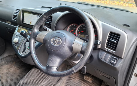 Toyota Wish II, 2003 год, 690 000 рублей, 10 фотография