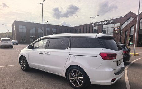 KIA Carnival III, 2018 год, 2 800 000 рублей, 3 фотография