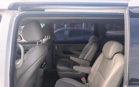 KIA Carnival III, 2018 год, 2 800 000 рублей, 10 фотография