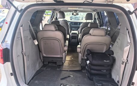KIA Carnival III, 2018 год, 2 800 000 рублей, 17 фотография