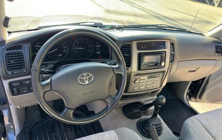 Toyota Land Cruiser 100 рестайлинг 2, 2007 год, 4 000 000 рублей, 25 фотография