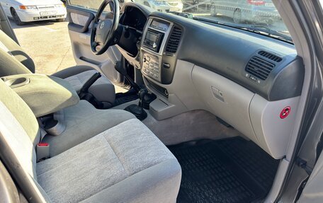 Toyota Land Cruiser 100 рестайлинг 2, 2007 год, 4 000 000 рублей, 17 фотография