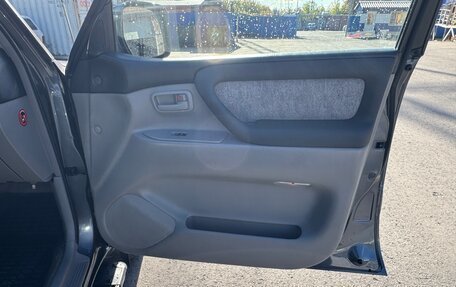 Toyota Land Cruiser 100 рестайлинг 2, 2007 год, 4 000 000 рублей, 33 фотография