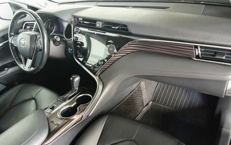 Toyota Camry, 2020 год, 3 095 000 рублей, 10 фотография