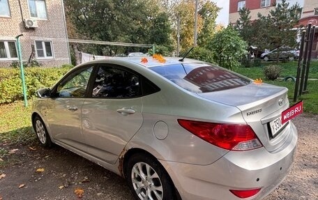 Hyundai Solaris II рестайлинг, 2013 год, 670 000 рублей, 21 фотография