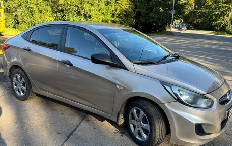 Hyundai Solaris II рестайлинг, 2013 год, 870 000 рублей, 2 фотография