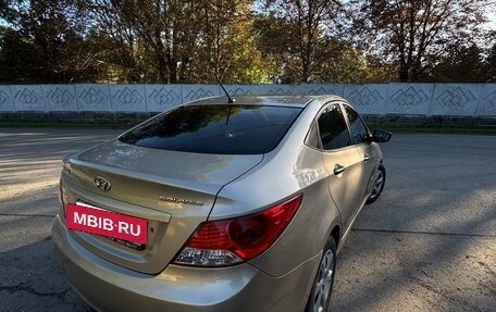 Hyundai Solaris II рестайлинг, 2013 год, 870 000 рублей, 4 фотография