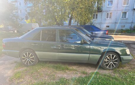 Mercedes-Benz E-Класс, 1994 год, 320 000 рублей, 3 фотография
