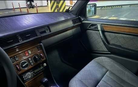 Mercedes-Benz E-Класс, 1994 год, 320 000 рублей, 8 фотография