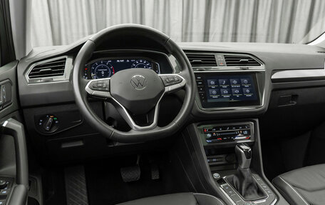 Volkswagen Tiguan II, 2021 год, 3 880 000 рублей, 10 фотография