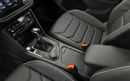 Volkswagen Tiguan II, 2021 год, 3 880 000 рублей, 18 фотография
