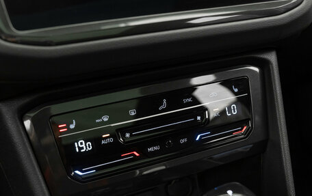 Volkswagen Tiguan II, 2021 год, 3 880 000 рублей, 23 фотография