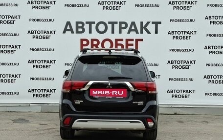 Mitsubishi Outlander III рестайлинг 3, 2018 год, 1 890 000 рублей, 6 фотография