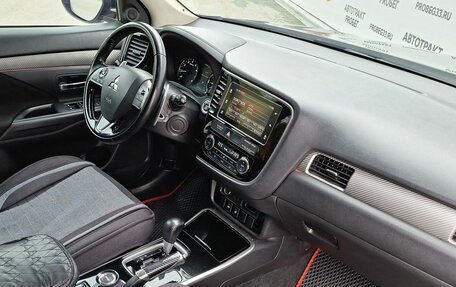 Mitsubishi Outlander III рестайлинг 3, 2018 год, 1 890 000 рублей, 11 фотография