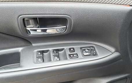 Mitsubishi Outlander III рестайлинг 3, 2018 год, 1 890 000 рублей, 13 фотография