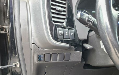 Mitsubishi Outlander III рестайлинг 3, 2018 год, 1 890 000 рублей, 12 фотография