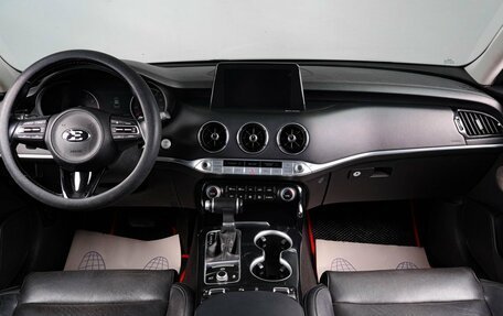 KIA Stinger I, 2017 год, 2 649 000 рублей, 13 фотография