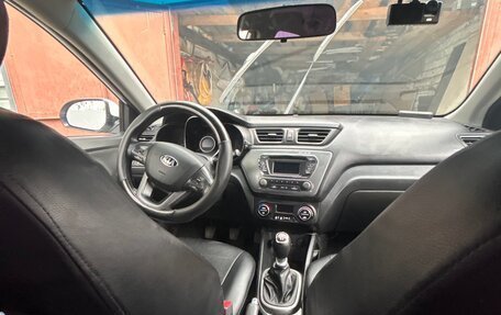 KIA Rio III рестайлинг, 2013 год, 875 000 рублей, 21 фотография