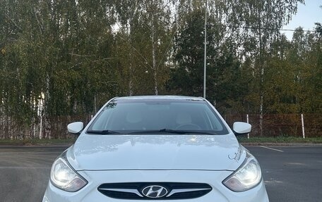 Hyundai Solaris II рестайлинг, 2013 год, 900 000 рублей, 1 фотография