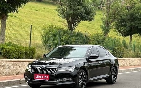 Skoda Superb III рестайлинг, 2023 год, 1 580 000 рублей, 1 фотография