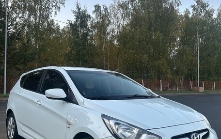 Hyundai Solaris II рестайлинг, 2013 год, 900 000 рублей, 2 фотография