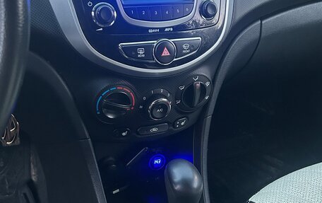 Hyundai Solaris II рестайлинг, 2013 год, 900 000 рублей, 19 фотография