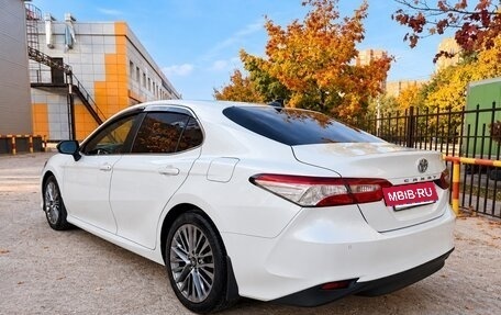 Toyota Camry, 2019 год, 1 990 000 рублей, 5 фотография