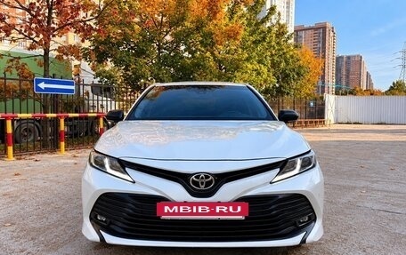 Toyota Camry, 2019 год, 1 990 000 рублей, 3 фотография