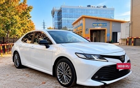 Toyota Camry, 2019 год, 1 990 000 рублей, 4 фотография