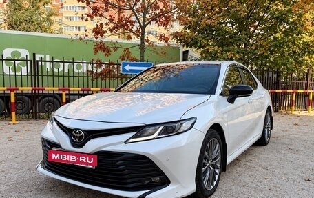 Toyota Camry, 2019 год, 1 990 000 рублей, 2 фотография