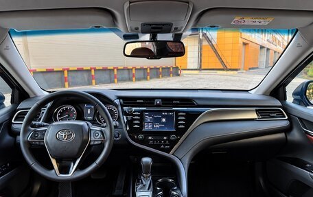 Toyota Camry, 2019 год, 1 990 000 рублей, 10 фотография